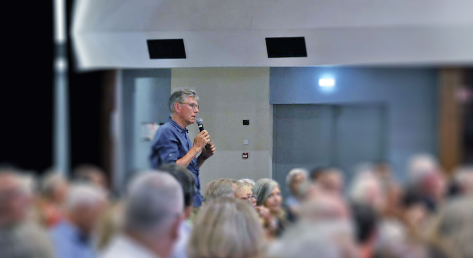 Thibault de Montbrial devant son public qui l'interpelle