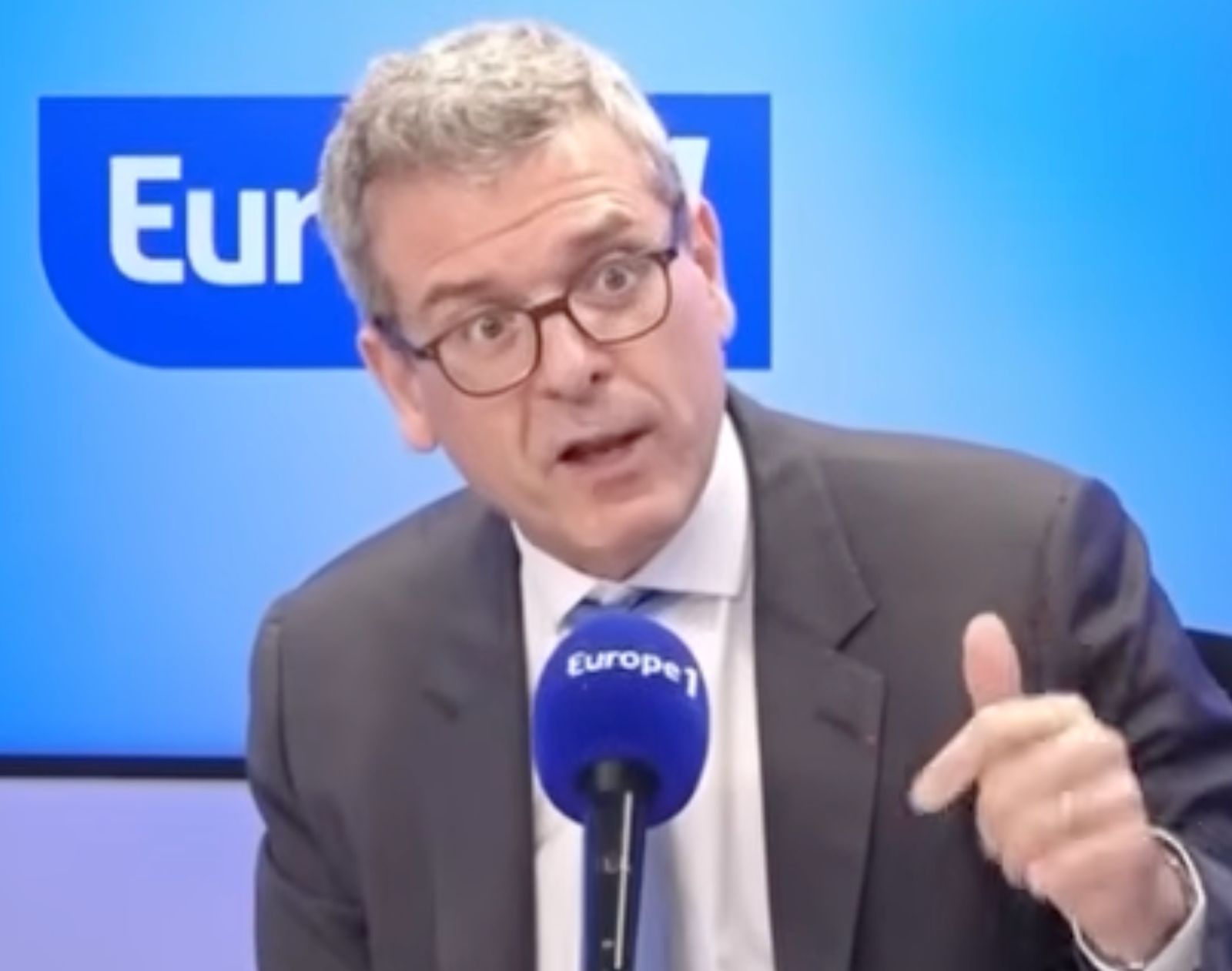 Europe 1 : "Seule la force prévue par la loi a une chance de sauver la démocratie"