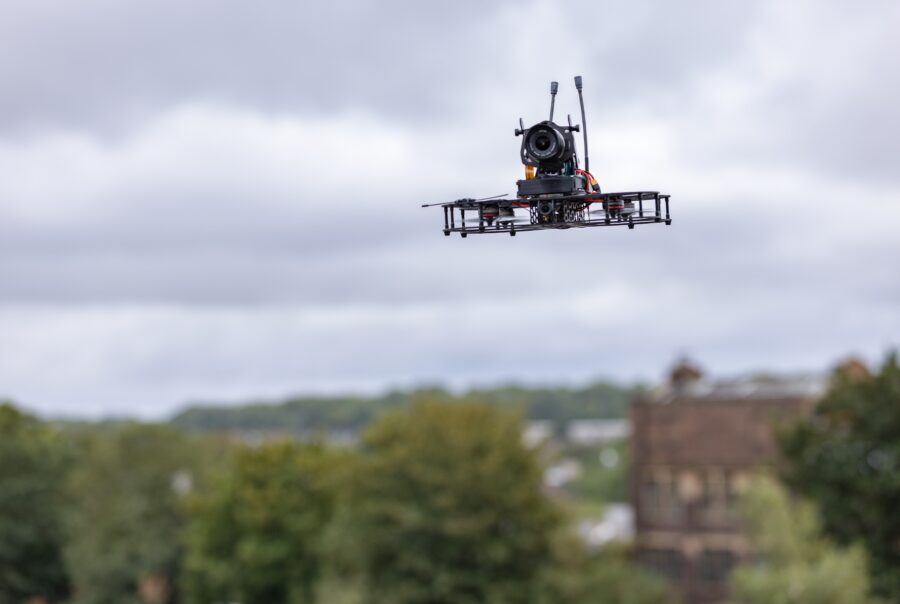 Drone avec appareil photo improvisé